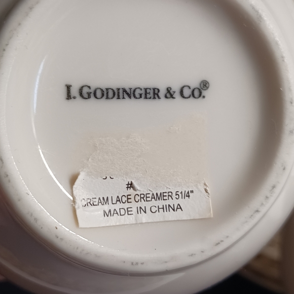 6p. lace edge set by I.Godinger & Co.: 4 dessert plates, creamer & 4-cup teapot - Picture 7 of 11